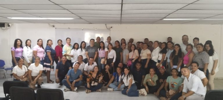 Fotografía de estudiantes de la licenciatura en Educación Básica Primaria de Magdalena.