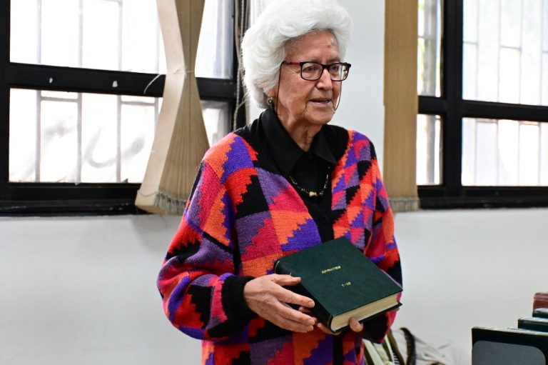 Fotografía Lola Cendales en evento de donación