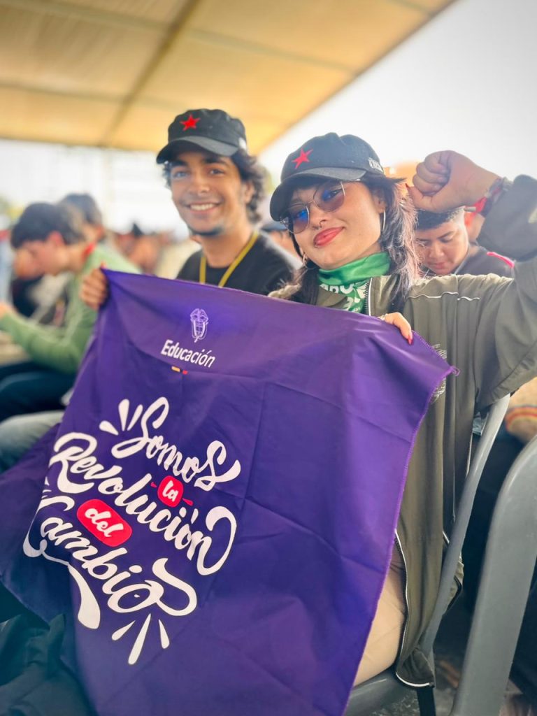 imagen de estudiantes en inicios de nueva sede